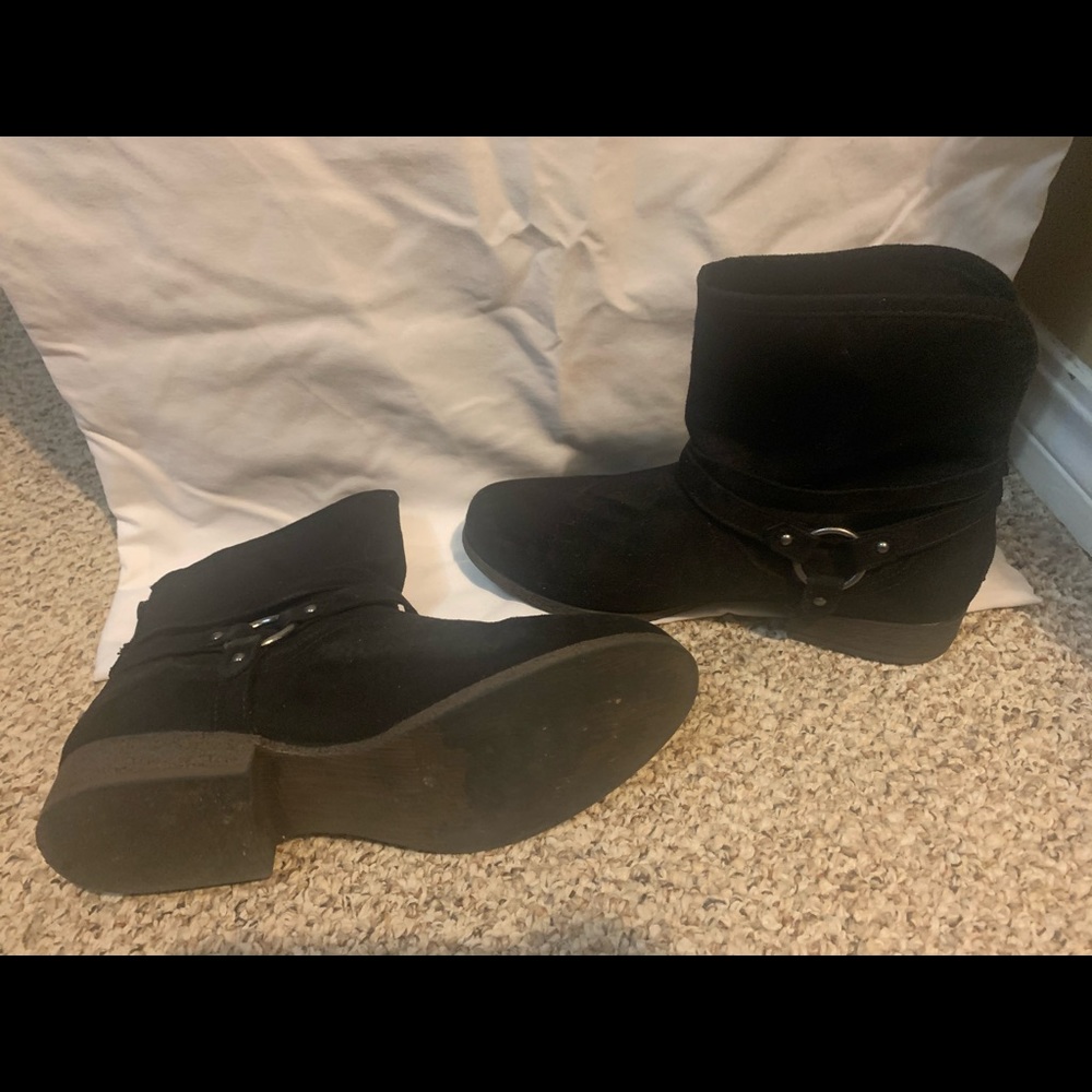 Black boots size 8